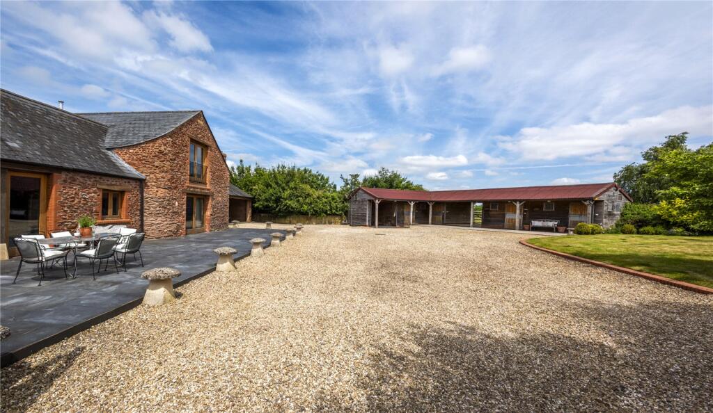 Chapel Hill Barn stable outbuilding before conversion – photograph 5